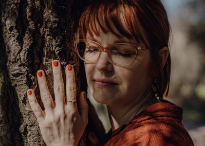 Es sind nicht die Menschen, die uns verletzen – sondern unsere eigenen Geschichten: Warum unsere Gefühle mehr mit uns selbst zu tun haben als mit dem Verhalten anderer